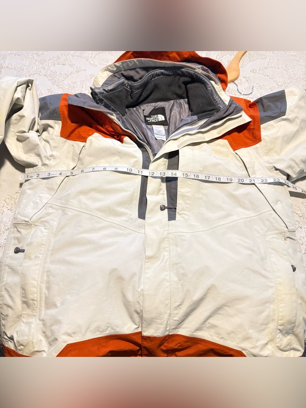 This is a The North Face Hyvent 3-in-1 insulated snow jacket in a white, orange - Picture 15 of 16